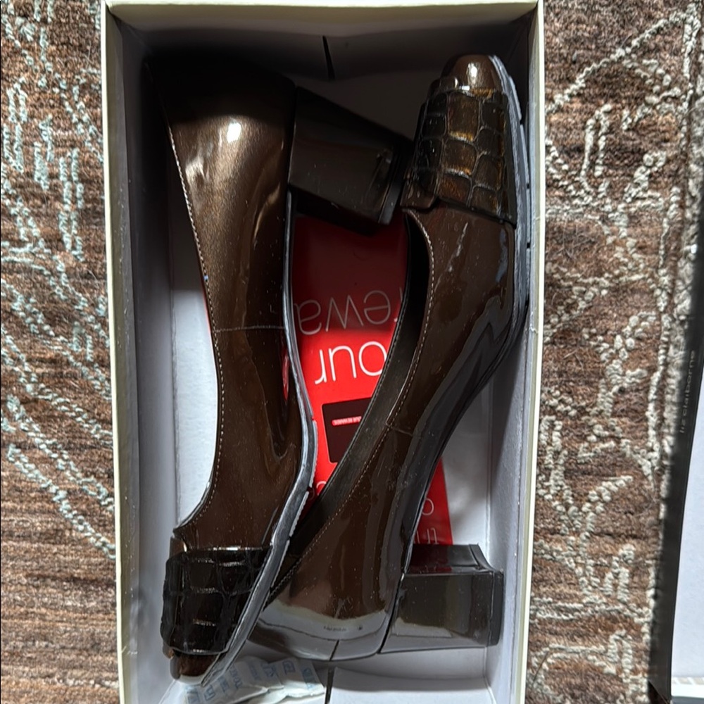 Liz Claiborne Brown Heels Classic Design